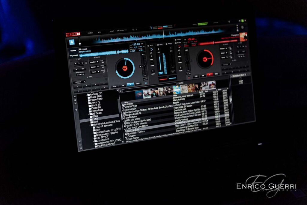 Console del dj durante la festa di matrimonio